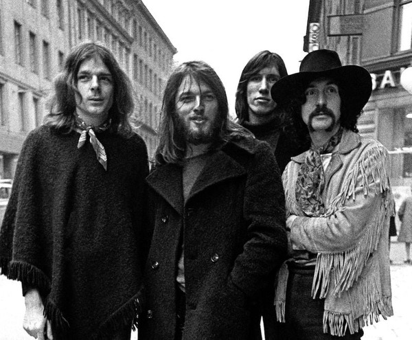 Avec Roger Waters et David Gilmour en leaders, quel est ce groupe de Rock ?