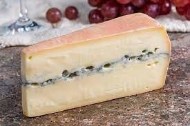 La raie cendrée est ma caractéristique... Quel fromage suis-je ?