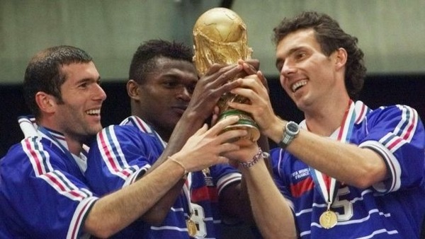 L'équipe de France est championne du Monde mais pour quelle raison Laurent n'a-t-il pas disputé la finale face au Brésil ?