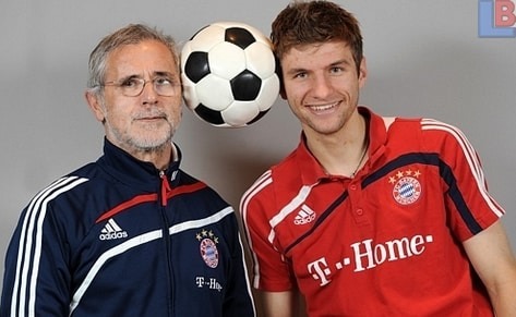 Il est le père du footballeur Thomas Müller.