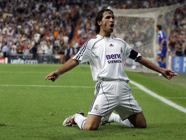 Quel était le célèbre numéro de maillot que portait Raúl au Real ?