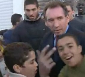 En quelle année François Bayrou avait giflé un garçon car ce dernier avait tenté de le voler ?