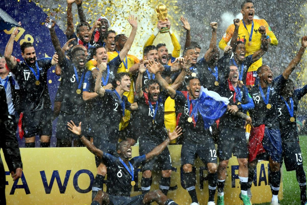 Le 15 juillet, contre qui l'équipe de France remporte la finale de la Coupe du Monde et sa deuxième étoile ?