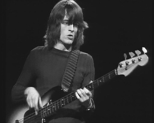 De quel groupe légendaire John Paul Jones était-il le bassiste ?