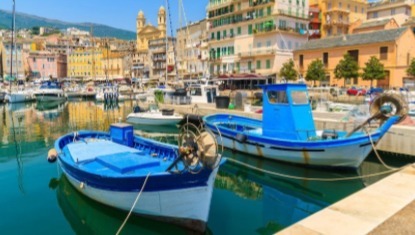 Quelle est la superficie de la Corse ?