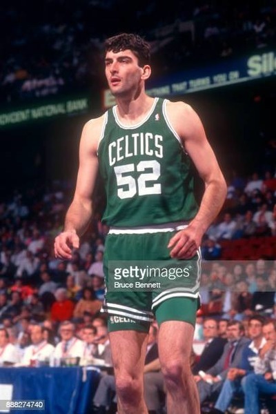 Pivot yougoslave puis croate des années 90 ancien des Celtics et des Wolves ?
