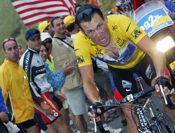 Suite à plusieurs infractions à la réglementation antidopage, combien de titres ont été retirés à l'Américain Lance Armstrong ?