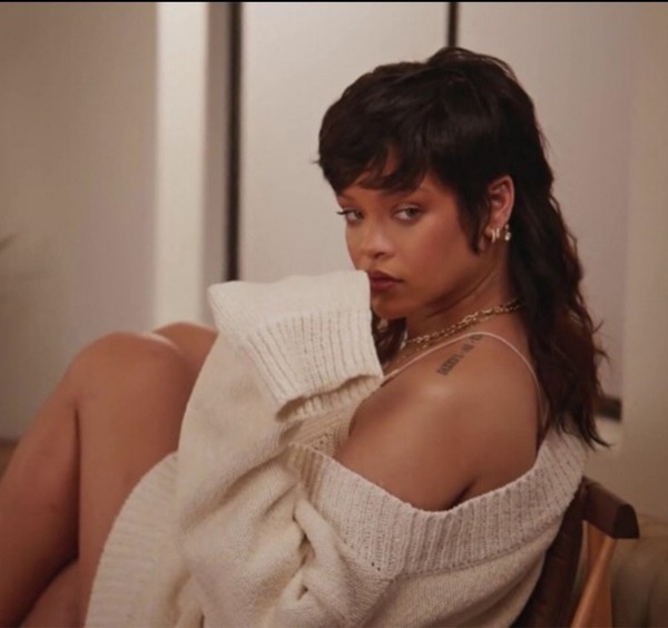 Rihanna a écrit sa célèbre chanson "Diamonds" avec une chanteuse connue, mais qui ?