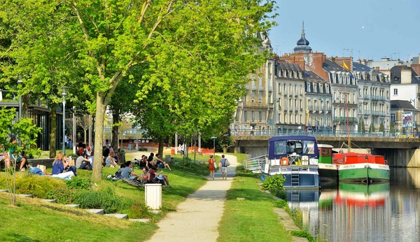 Dans quel département se trouve la ville française de Rennes ?
