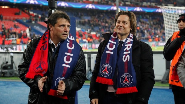 Lequel de ces deux anciens joueurs a été sélectionné en équipe de France durant son passage à Paris ?