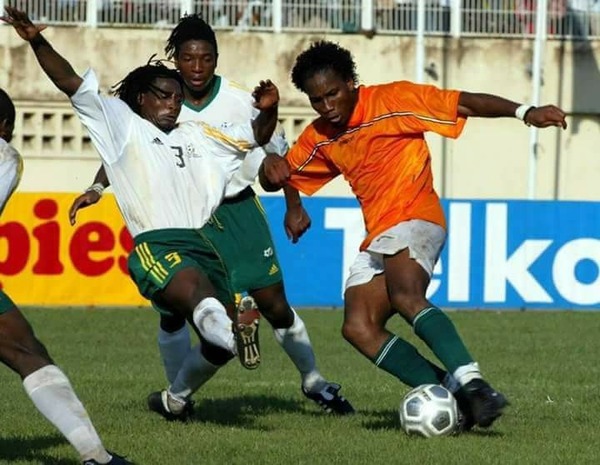 En juillet 2002, quel est le premier sélectionneur qui le convoque en équipe de Côte d'Ivoire ? ?