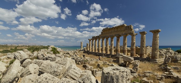 Malgré plusieurs tentatives, les Grecs de l'Antiquité n'ont jamais réussi à coloniser la Sicile.