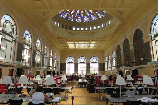Quel style architectural habille la bibliothèque d'étude et du patrimoine de Toulouse, bâtie au début du XXe siècle ?