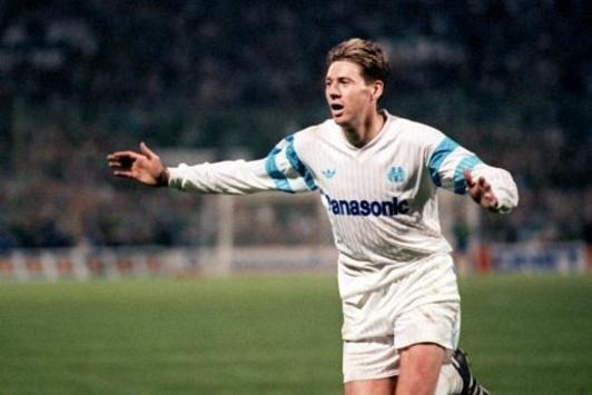 Le 20 mars 1991 en quart de finale retour de la Coupe d'Europe des clubs champions, il marque l'unique but du match qui élimine .......