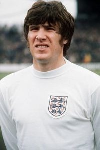 De 1969 à 1980, il compte 62 sélections en équipe d'Angleterre, c'est ?