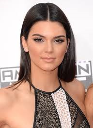 De quelle couleur sont les yeux de Kendall Jenner ?