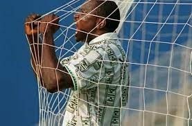 Une autre image forte, quel est ce joueur du Nigeria qui inscrivit le premier but de son pays en phase finale d'un Mondial ?