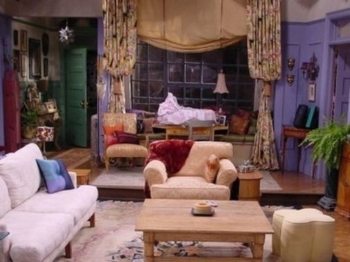 Qui n'a pas habité dans l'appartement de Monica ?
