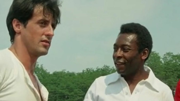 Quel est ce film de 1981, qui réunit Sylvester Stallone et Pelé ?