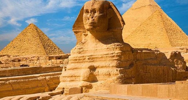 Où dois-je me rendre pour admirer ce célèbre Grand Sphinx ?