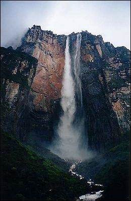 Quelles sont les chutes d'eau les plus hautes du monde (979m) ?