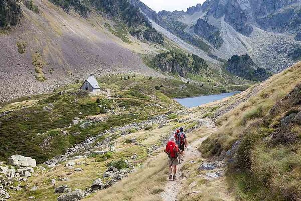 Le GR10 traverse les Pyrénées, de l’Atlantique à la Méditerranée. En marchant 8 heures par jour, tous les jours, combien de temps vous faudra-t-il pour parcourir ses 922 km ?