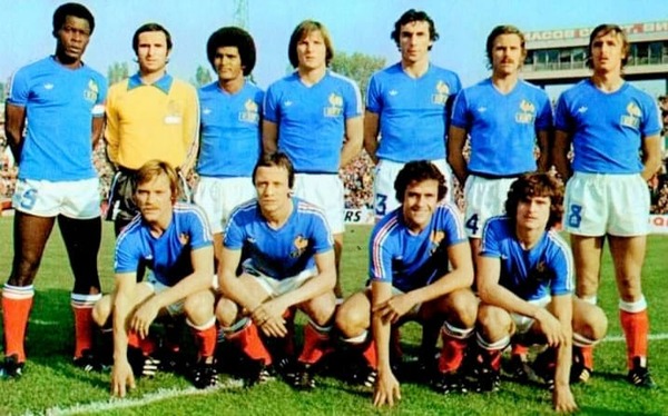 Le 9 octobre 1976, l'équipe de France est en déplacement sur le terrain de la...