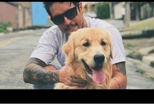 Qual é o nome do cachorro dele ?