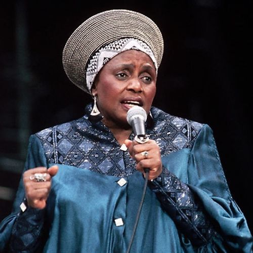 Quelle chanteuse est devenue le symbole de la lutte anti-apartheid ?