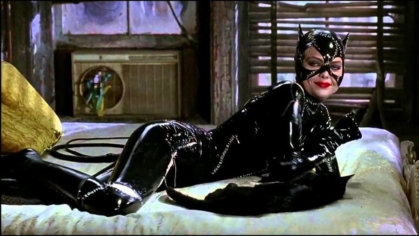 Quelle actrice tient le rôle de Catwoman dans ce film ?