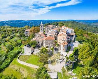 Dans quel pays se trouve la plus petite ville du monce?
