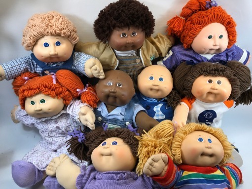 Les Patoufs  est un exemple de poupées que vos mamans jouaient avec.  Avant de les appeler les Patoufs, elles portaient un autre nom.