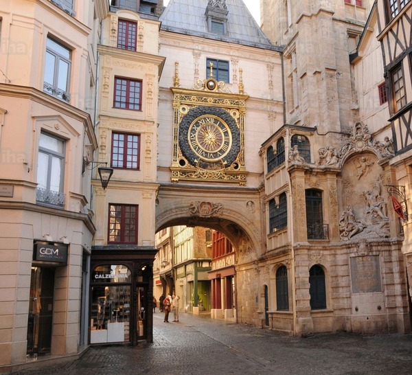 De quelle époque Le Gros-Horloge de Rouen date-t-il ?
