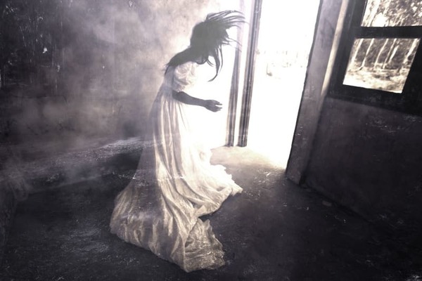 La légende de l'abbaye de Mortemer est liée au fantôme de :