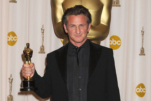 Sean Penn a été Oscarisé à deux reprises. L'une pour "Mystic River" et l'autre pour...