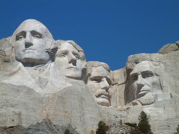 Quel président américain n'a pas été sculpté au Mont Rushmore ?