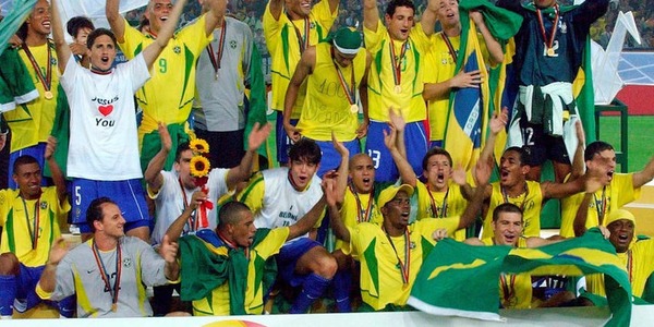 Qui était le capitaine du Brésil, champion du Monde en 2002 ?