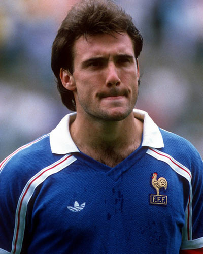 Le 5 février 1988, contre qui honore-t-il sa dernière sélection en Bleu ?
