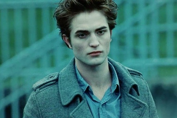 Edward hangi yıl vampire dönüştü?