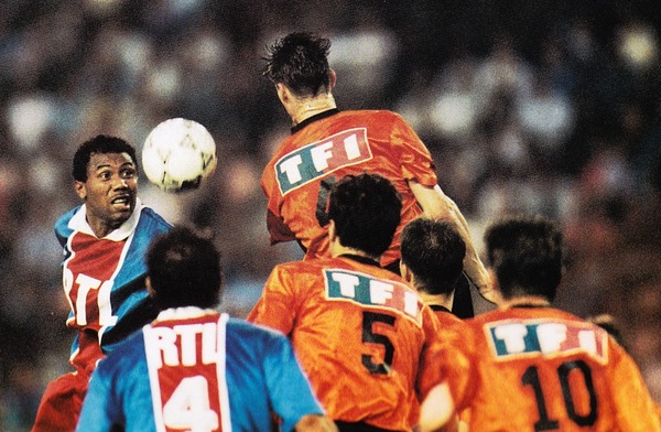 Le 6 juin 1993 en Coupe de France, les lavallois s'inclinent face au PSG en.....