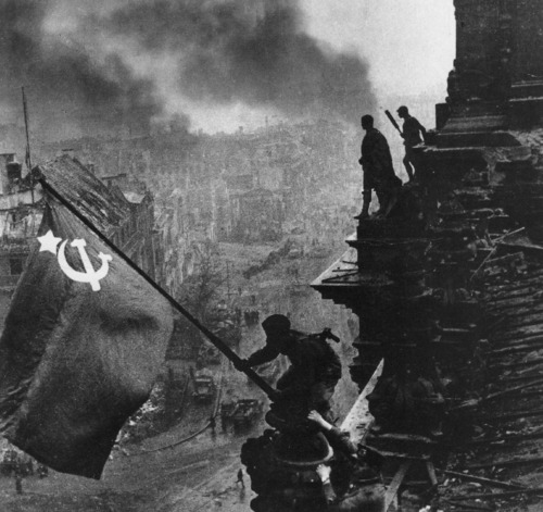 Quelle armée entre victorieuse à Berlin en 1945 ?