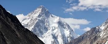 Combien y a-t-il de sommets de plus de 8.000 mètres d'altitude ?