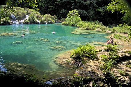 Le département d'Alta Verapaz possède un lac à eaux chaudes. Dans quel pays pouvez-vous le trouver ?