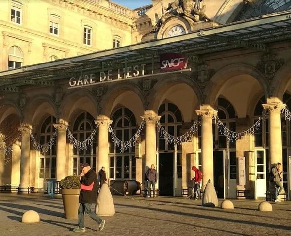 En quelle année fut construite la gare d'Avignon ?