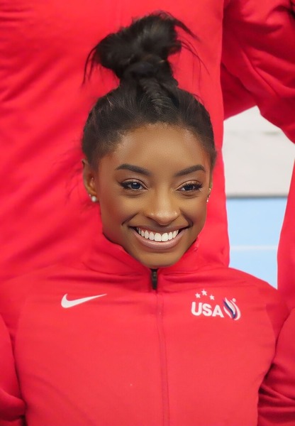 Elle remporte 4 médailles dont 3 en Or en Gymnastique Artistique. Qui est cette Américaine ?