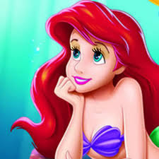 De quelle couleur est la queue de Ariel ?