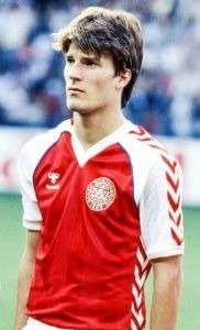 Qui est ce célèbre footballeur danois ?