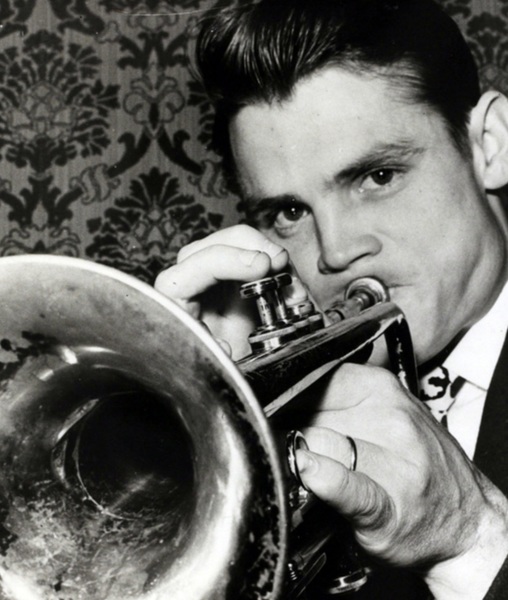 Je suis un célèbre trompettiste de jazz :