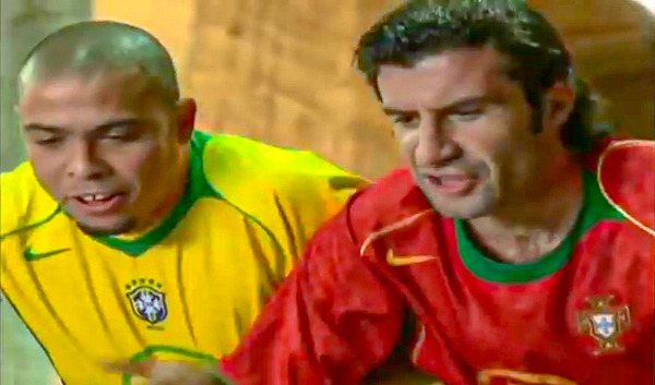 Dans cette pub de 2004 opposant brésiliens et portugais, que se disent les joueurs à chaque geste technique ?