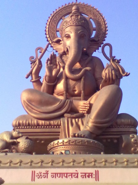 Ganesha est l'une des formes divines les plus populaires de l’hindouisme. Il a un corps d’homme et une tête...